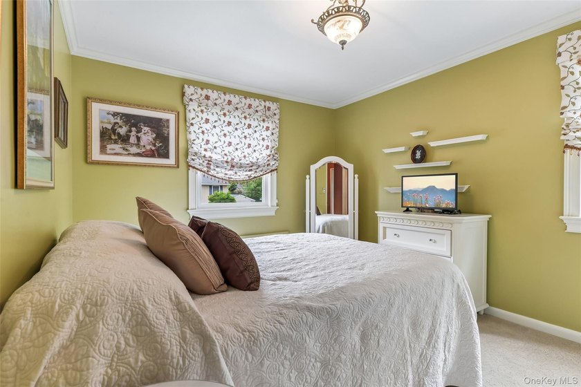 Fantastic Opportunity in Harborfields SD! Pristine Split-Level - photo 14