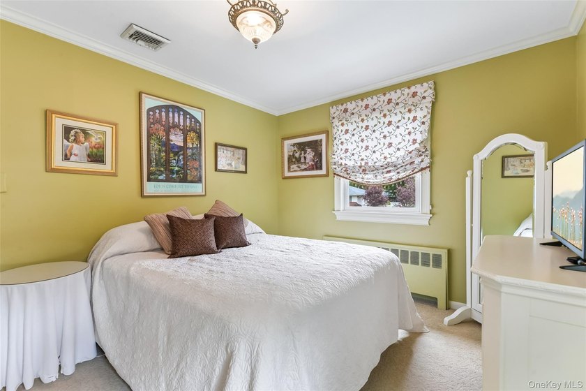 Fantastic Opportunity in Harborfields SD! Pristine Split-Level - photo 15