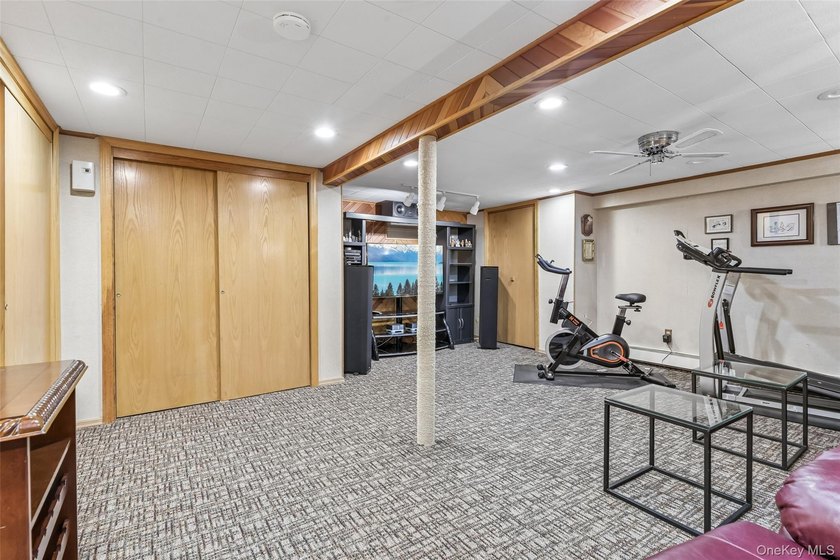 Fantastic Opportunity in Harborfields SD! Pristine Split-Level - photo 19