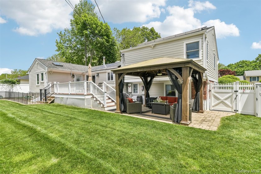Fantastic Opportunity in Harborfields SD! Pristine Split-Level - photo 32