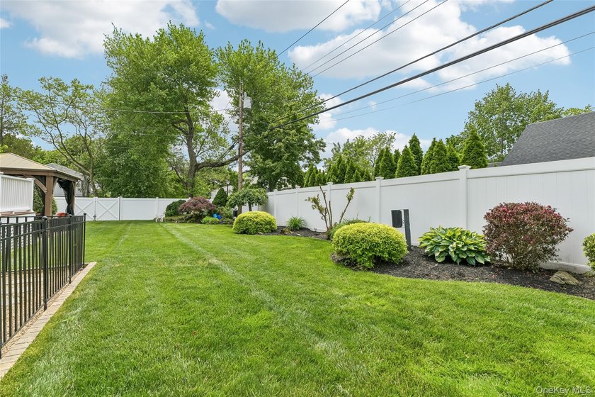 Fantastic Opportunity in Harborfields SD! Pristine Split-Level - photo 33