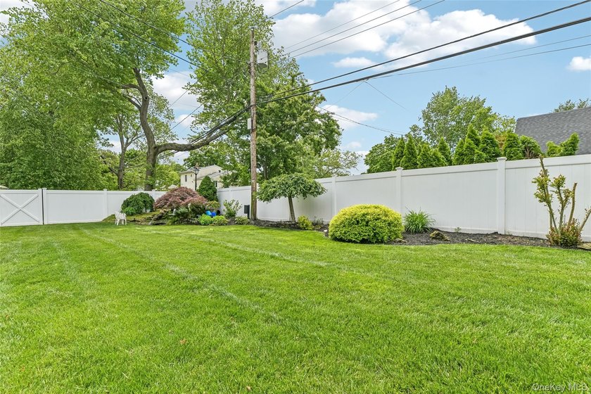 Fantastic Opportunity in Harborfields SD! Pristine Split-Level - photo 35