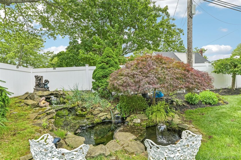 Fantastic Opportunity in Harborfields SD! Pristine Split-Level - photo 36