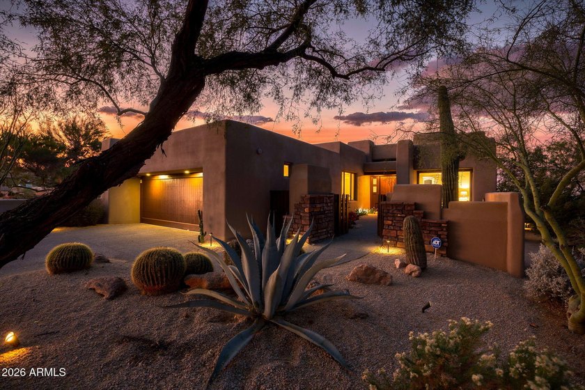 Completely remodeled from top to bottom, this Apache Cottage - photo 5