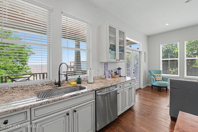 Stunning direct Gulf-front custom home built in 2020 offering - photo 11