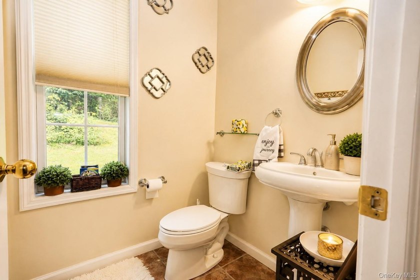 Luxury living in the prestigious gated community of Mansion - photo 11