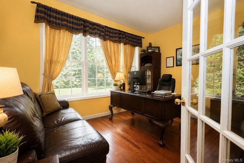 Luxury living in the prestigious gated community of Mansion - photo 13