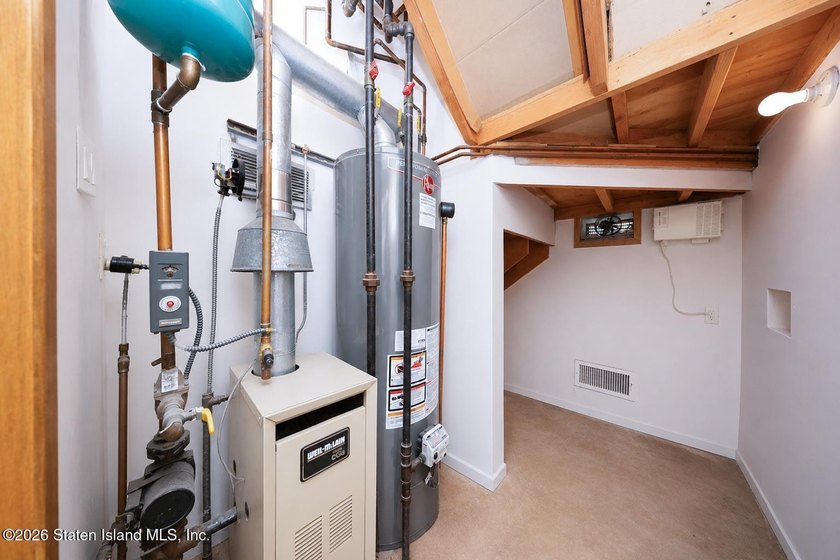 Two Family Home in South Beach - 3 Mins to VZ Bridge! Excellent - photo 15