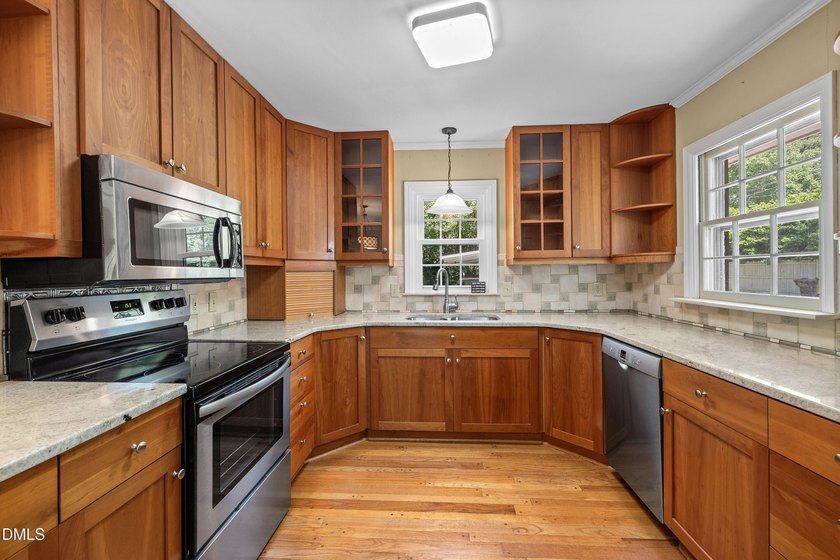 This well-loved ranch offers timeless charm, solid construction - photo 16