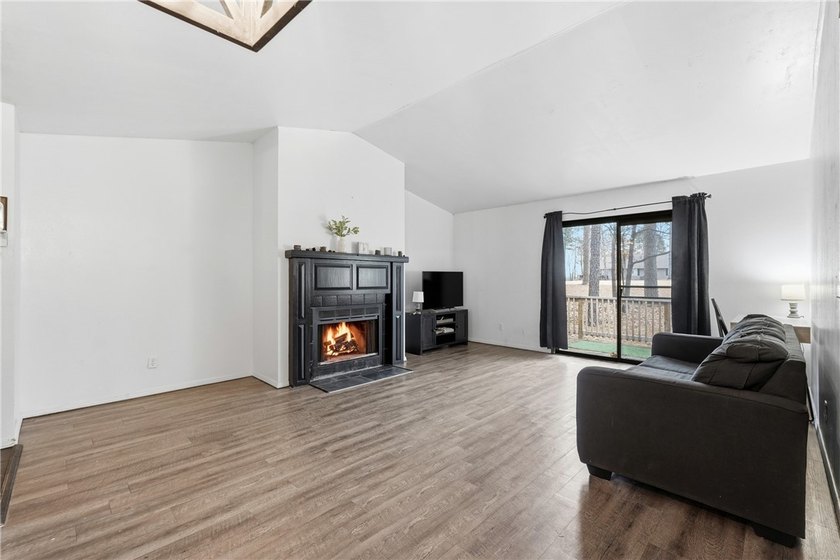 Updated golf-course duplex with strong income potential and - photo 5