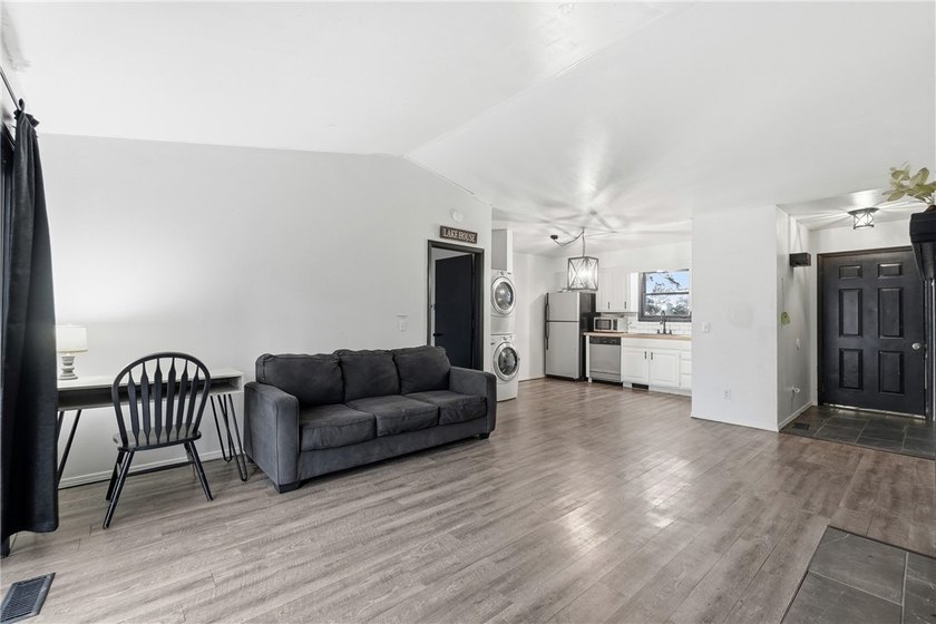 Updated golf-course duplex with strong income potential and - photo 6