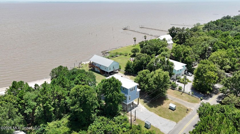 Stunning direct Gulf-front custom home built in 2020 offering - photo 31
