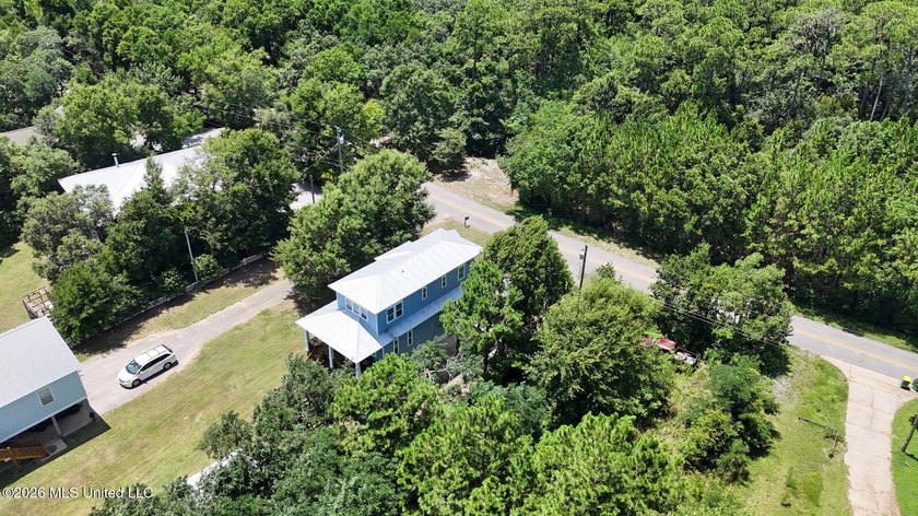 Stunning direct Gulf-front custom home built in 2020 offering - photo 33