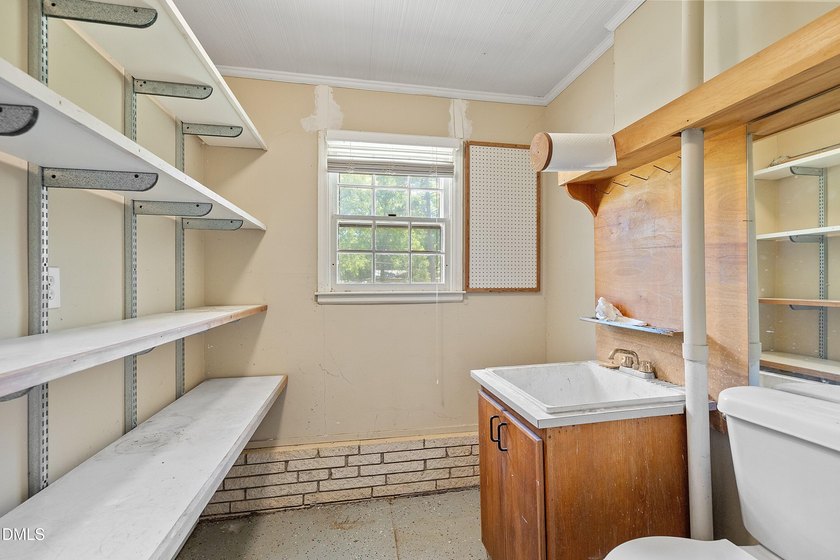 This well-loved ranch offers timeless charm, solid construction - photo 33