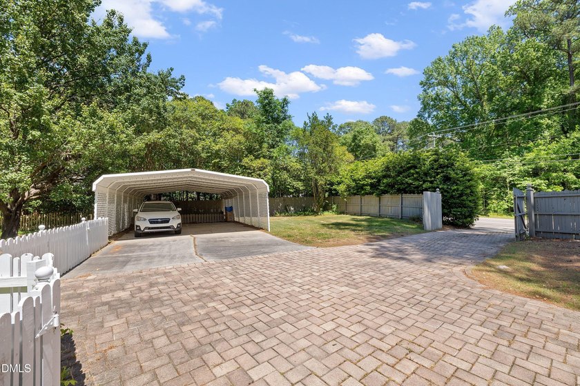 This well-loved ranch offers timeless charm, solid construction - photo 41