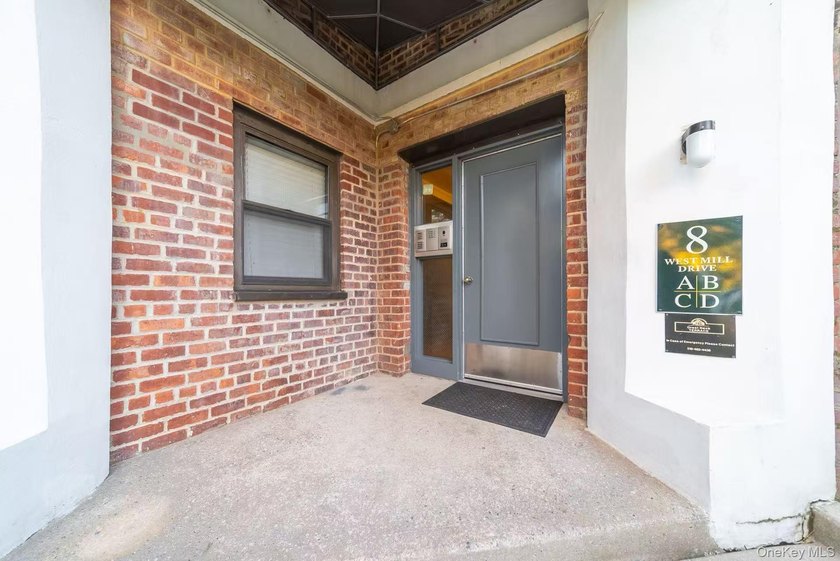 Welcome to 8 West Mill Drive, a beautifully maintained 1-bedroom - photo 3