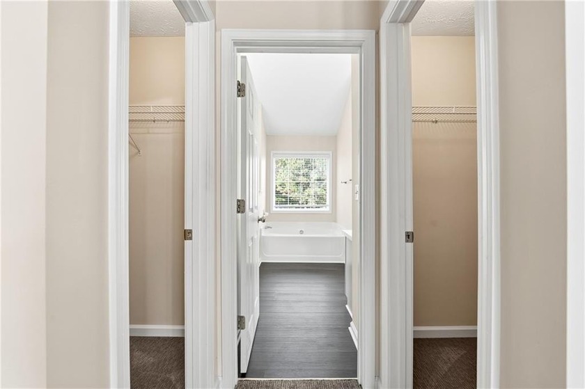 Beautifully renovated and move-in ready, this spacious 6-bedroom - photo 16