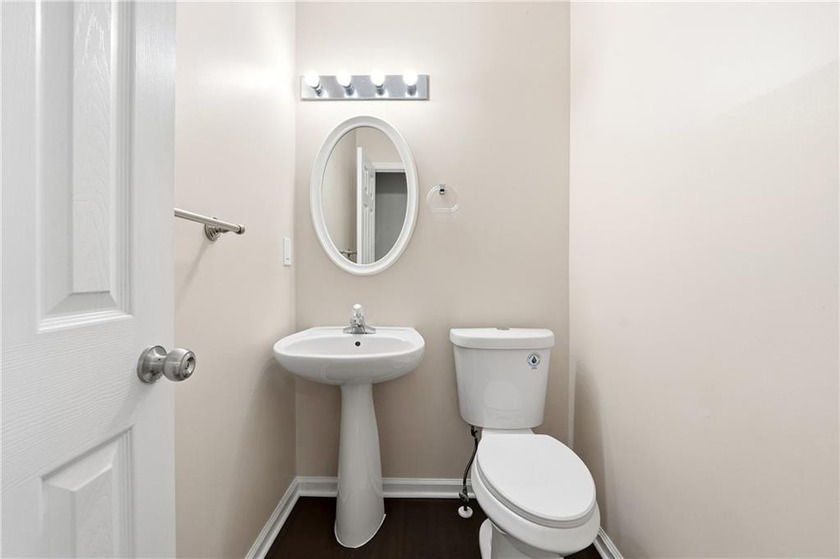 Beautifully renovated and move-in ready, this spacious 6-bedroom - photo 27
