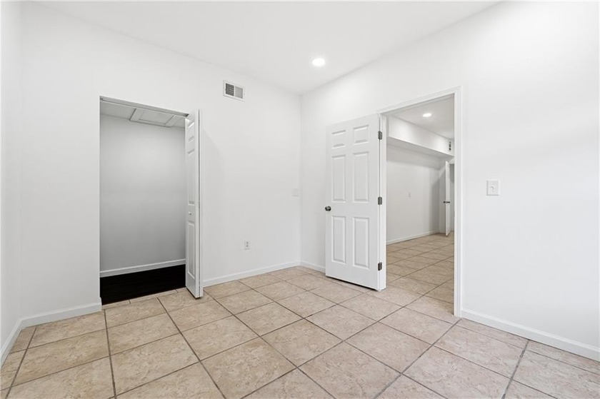 Beautifully renovated and move-in ready, this spacious 6-bedroom - photo 30