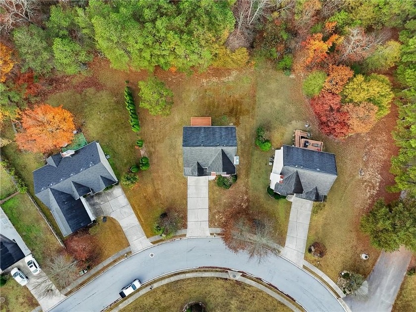 Beautifully renovated and move-in ready, this spacious 6-bedroom - photo 46