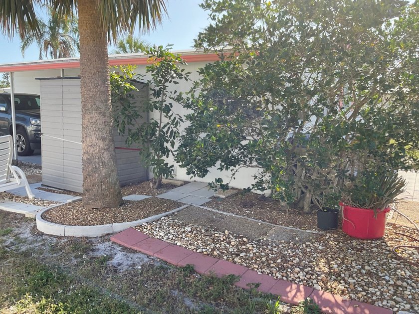 This delightful mobile home in Seabreeze Estates offers not only - photo 8