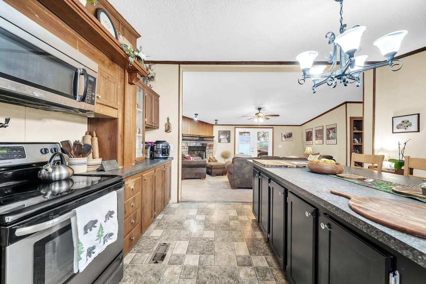 Welcome to 1422 Cat Mar Rd in Niceville -- a spacious and - photo 17