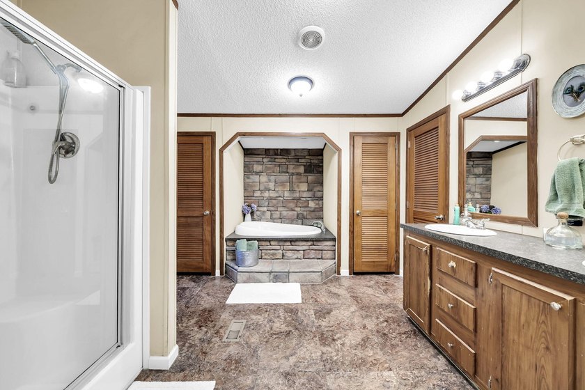 Welcome to 1422 Cat Mar Rd in Niceville -- a spacious and - photo 21
