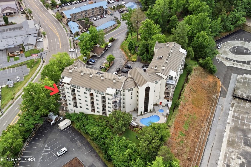 CONVENIENCE!!! This awesome 2 bedroom, 2 full bathroom condo is - photo 22