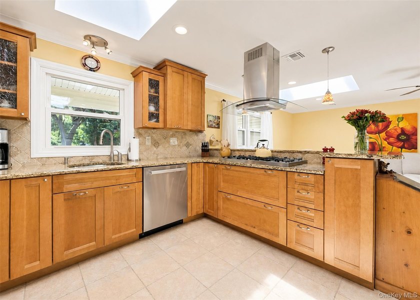 Welcome to 15 Seabrook Lane, Stony Brook A Masterfully Expanded - photo 11
