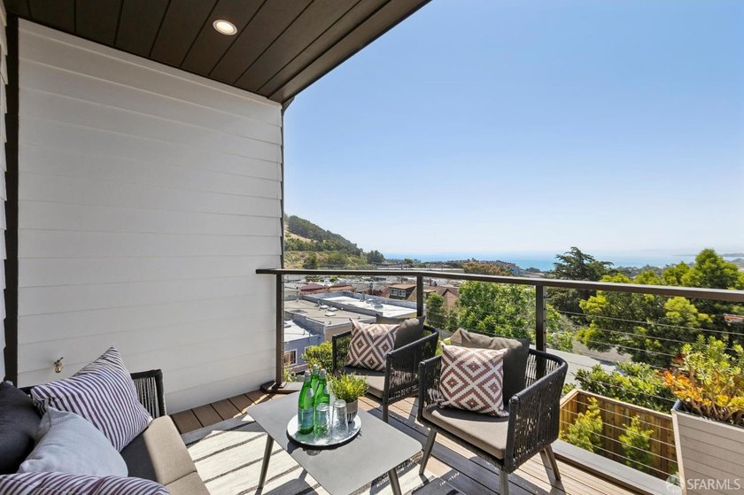 Introducing a truly exceptional offering in San Francisco. This - photo 15