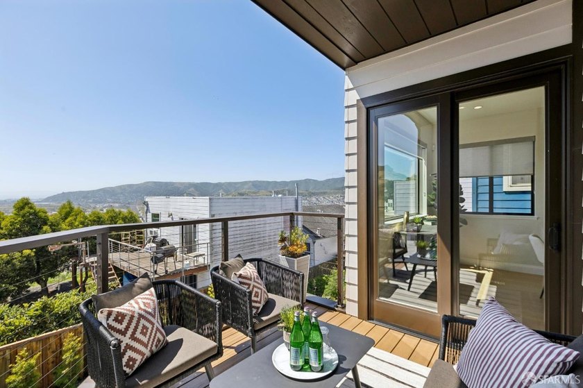 Introducing a truly exceptional offering in San Francisco. This - photo 17