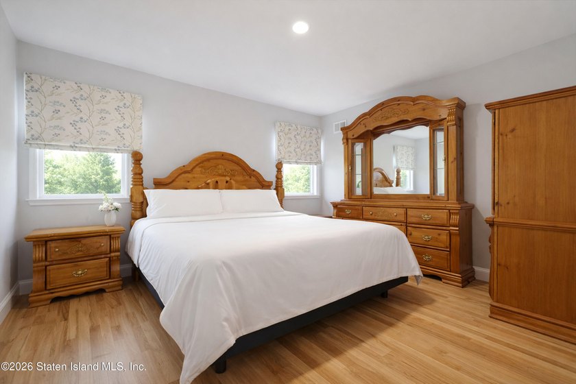 Welcome to 123 Hooper Avenue - a beautifully maintained detached - photo 22