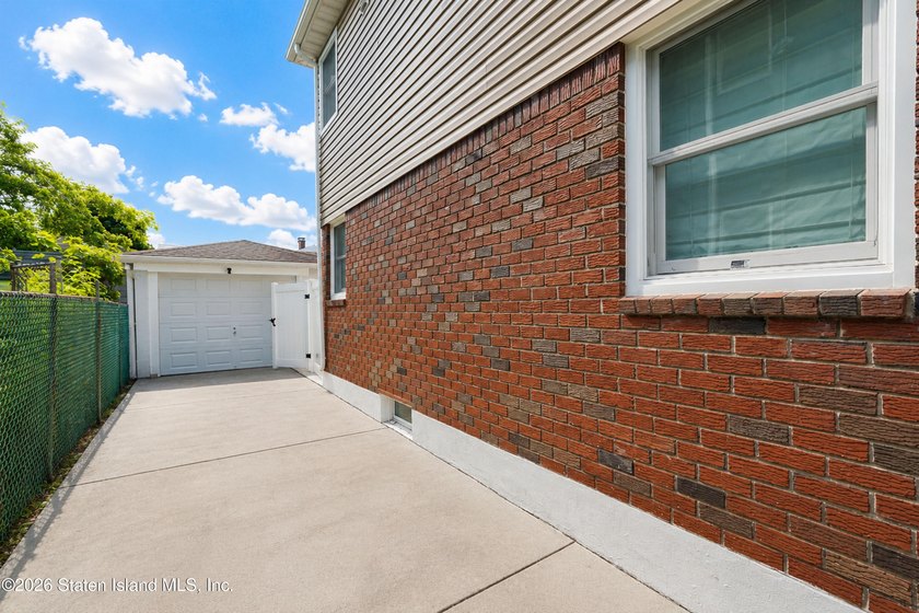 Welcome to 123 Hooper Avenue - a beautifully maintained detached - photo 33