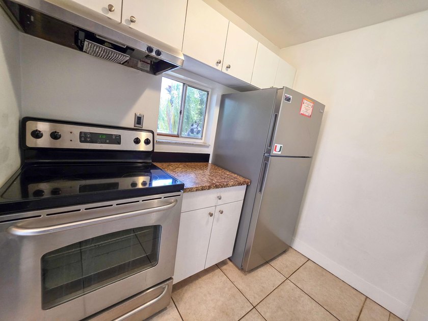 Live in the highly desirable Cascades of Lauderhill with this - photo 3