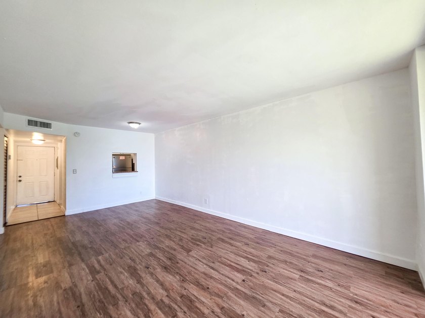 Live in the highly desirable Cascades of Lauderhill with this - photo 9