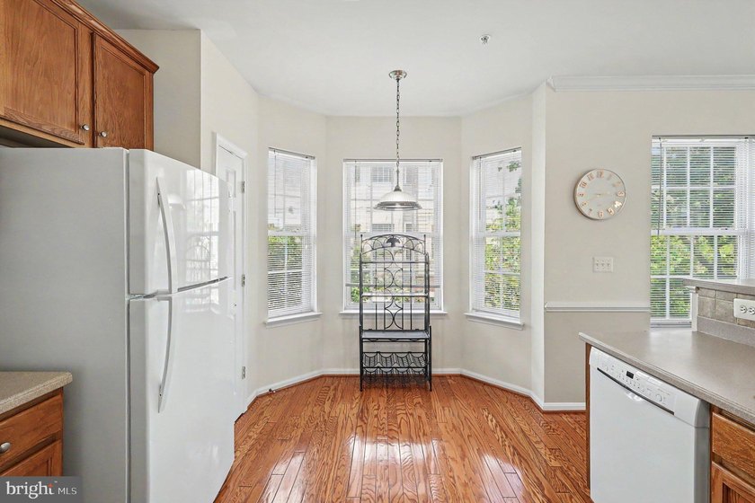 BACK ON THE MARKET AND BETTER THAN BEFORE - NEW CARPET - photo 11