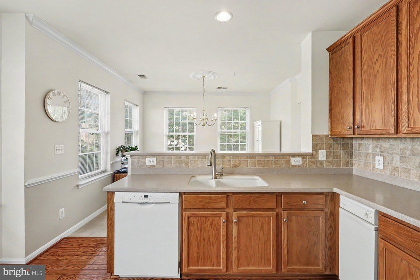 BACK ON THE MARKET AND BETTER THAN BEFORE - NEW CARPET - photo 12