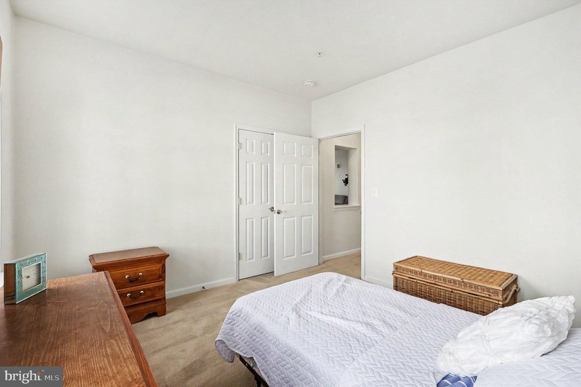 BACK ON THE MARKET AND BETTER THAN BEFORE - NEW CARPET - photo 20