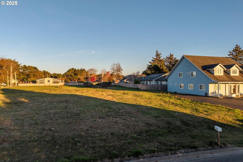 Build your vision in beautiful Bandon, Oregon! This single tax - photo 3