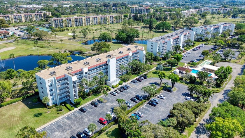 Beautifully maintained 2nd-floor 1-bedroom, 1.5-bath condo with - photo 18