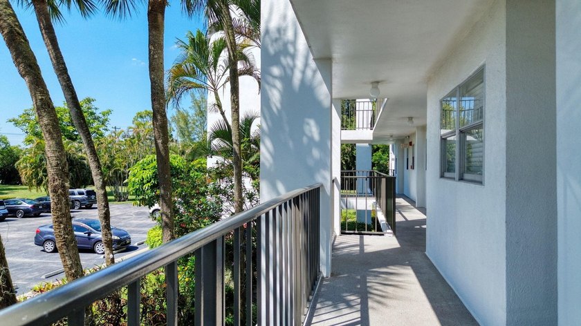 Beautifully maintained 2nd-floor 1-bedroom, 1.5-bath condo with - photo 21