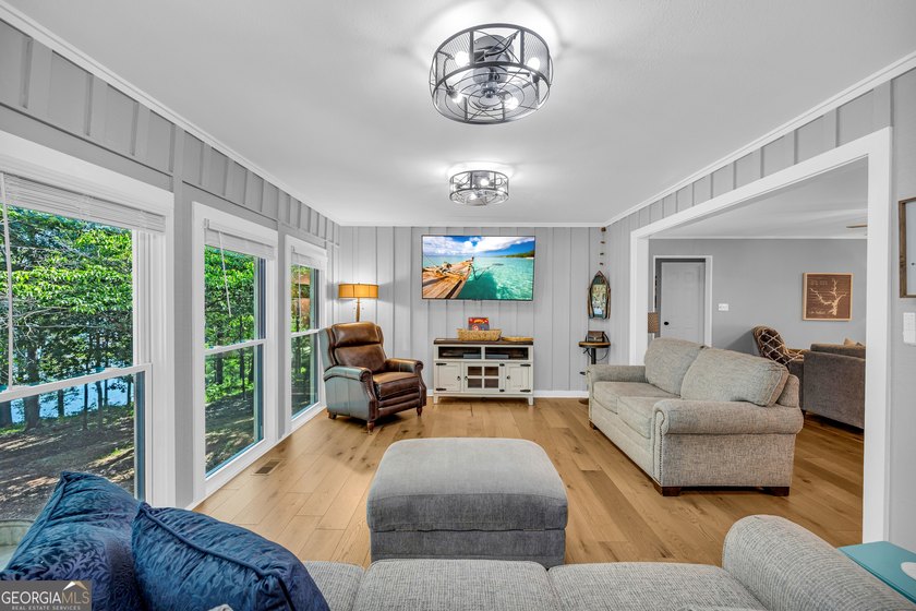 Welcome to beautiful Lake Hartwell. This remodeled lakefront - photo 35