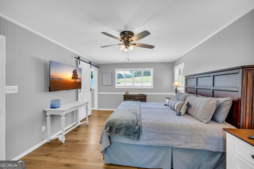 Welcome to beautiful Lake Hartwell. This remodeled lakefront - photo 43