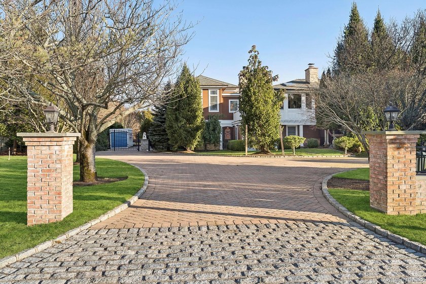 Exceptional Westhampton Retreat with Timeless Elegance Discover - photo 2
