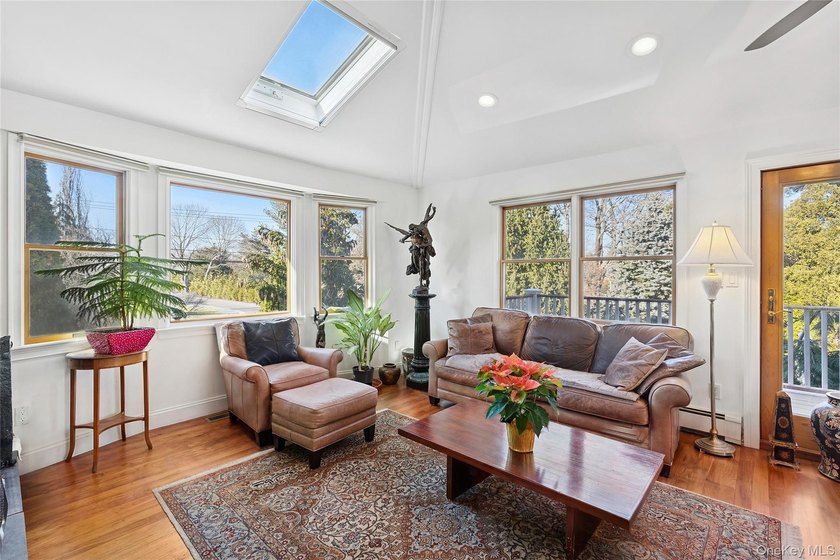 Exceptional Westhampton Retreat with Timeless Elegance Discover - photo 4