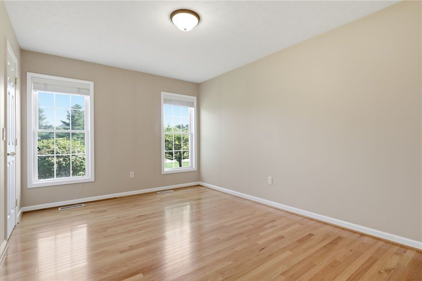 Welcome Home to 1024 Pondbrook Point! This charming - photo 17
