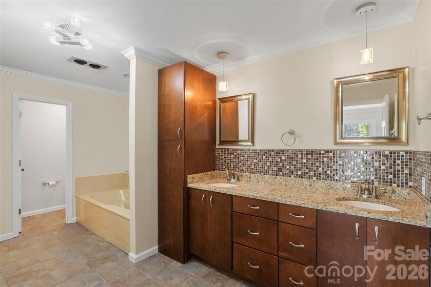 New Paint with Beautiful Light! Condo in The Timbers- move-in - photo 23