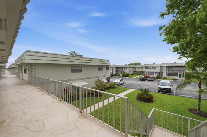 OWNER FINANCING WITH 6% DOWN Welcome to this impeccably updated - photo 4
