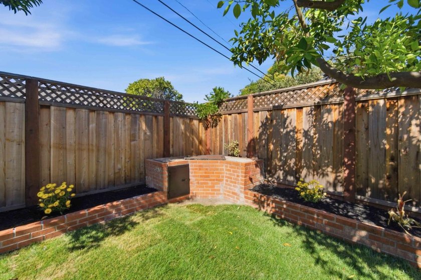 Welcome to 1075 Cloverbrook Drive, a beautifully remodeled home - photo 25