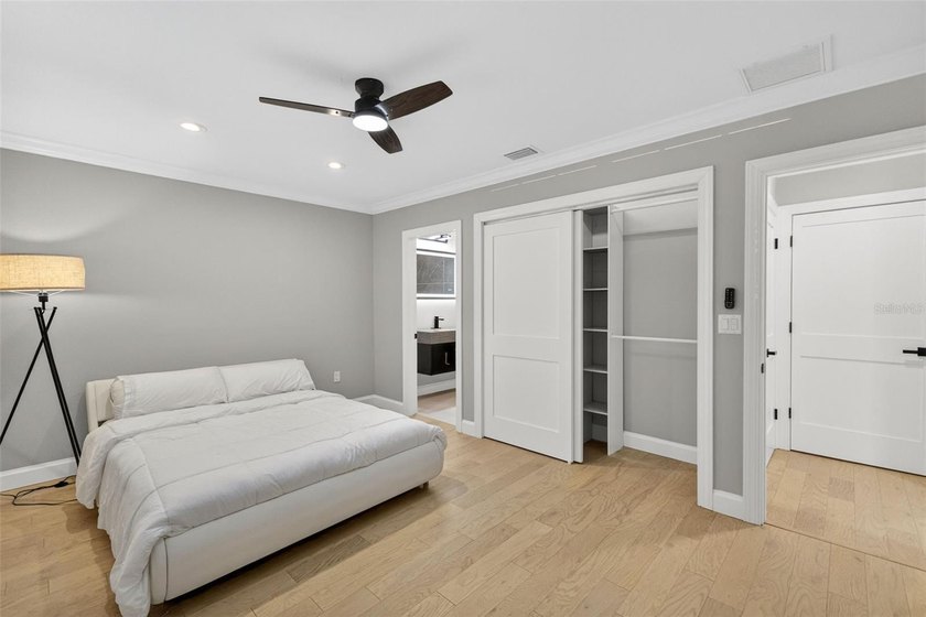 Welcome to luxury coastal living on Siesta Key. Perfectly - photo 11